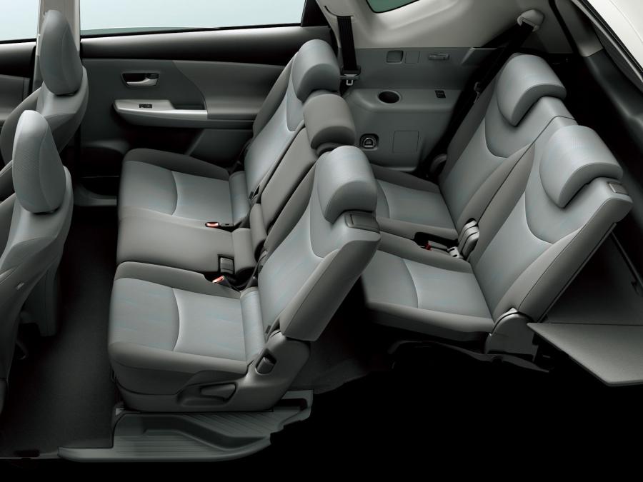  Toyota Prius MPV Alfa Touring Selection 2011 года  (фото 5 из 14)